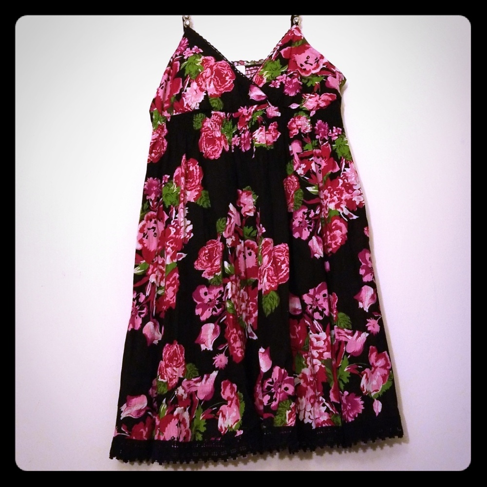 NO BOUNDARIES Foral Dress in XL!